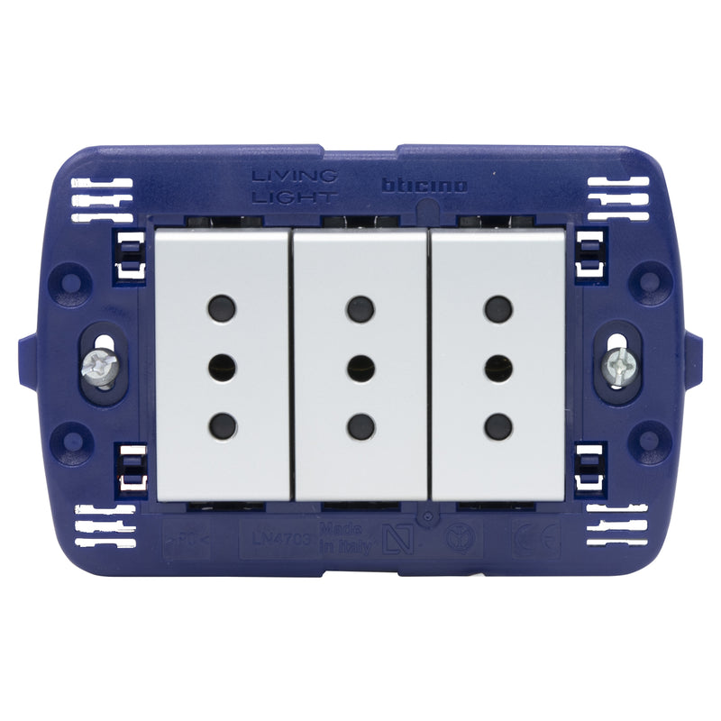 Toma triple semi armado 10A LivingLight - color tech - SNT4113X3E